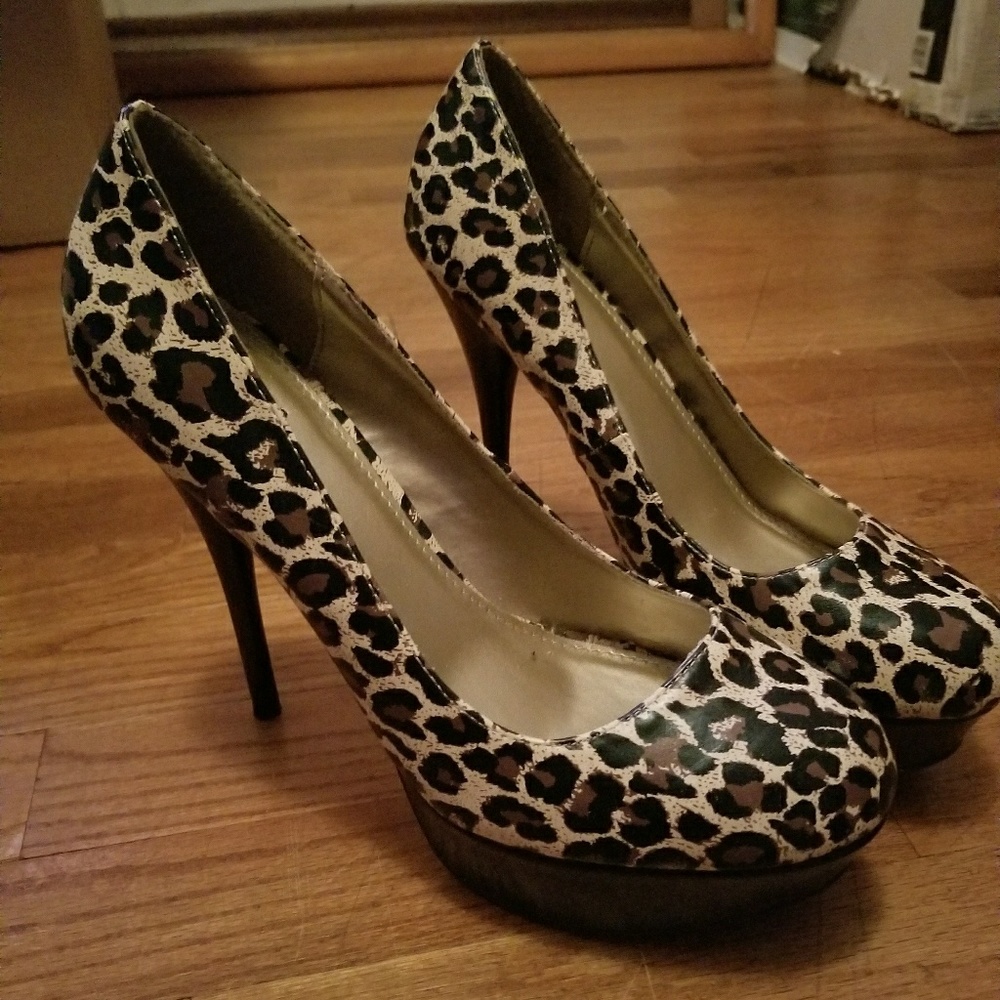 Qupid leopard platform pumps